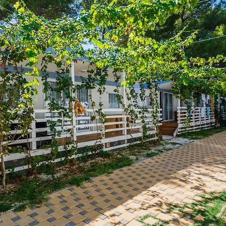 Mobile Homes Sveti Kriz 4* Τρογκίρ