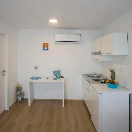 Mobile Homes Sveti Kriz 4* Τρογκίρ