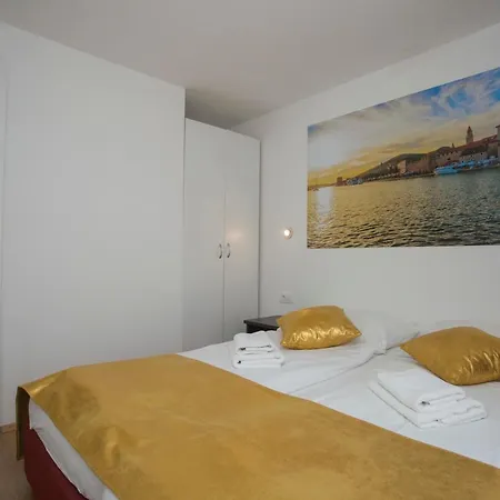 Mobile Homes Sveti Kriz 4* Τρογκίρ