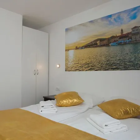 Mobile Homes Sveti Kriz 4* Τρογκίρ